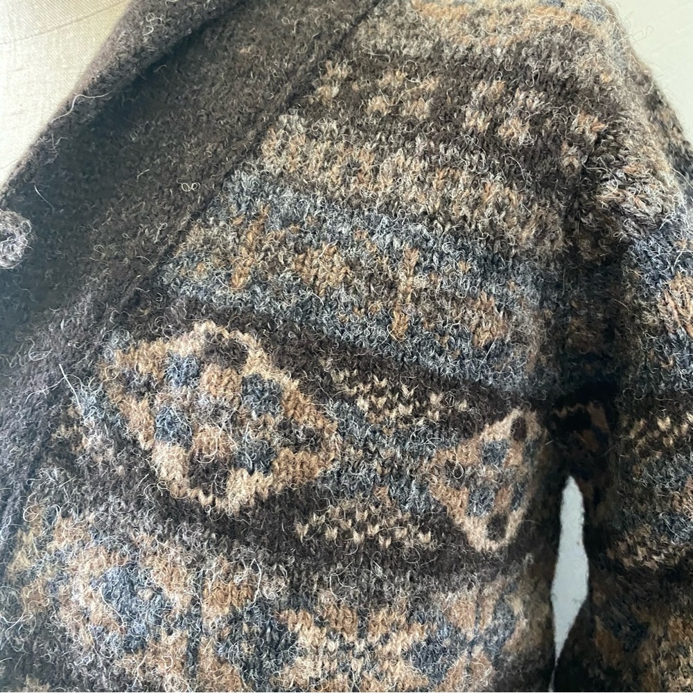 Jamieson’s of Shetland men's gray/brown wool Fair Isle shawl collar cardigan, XS - Picture 11 of 11